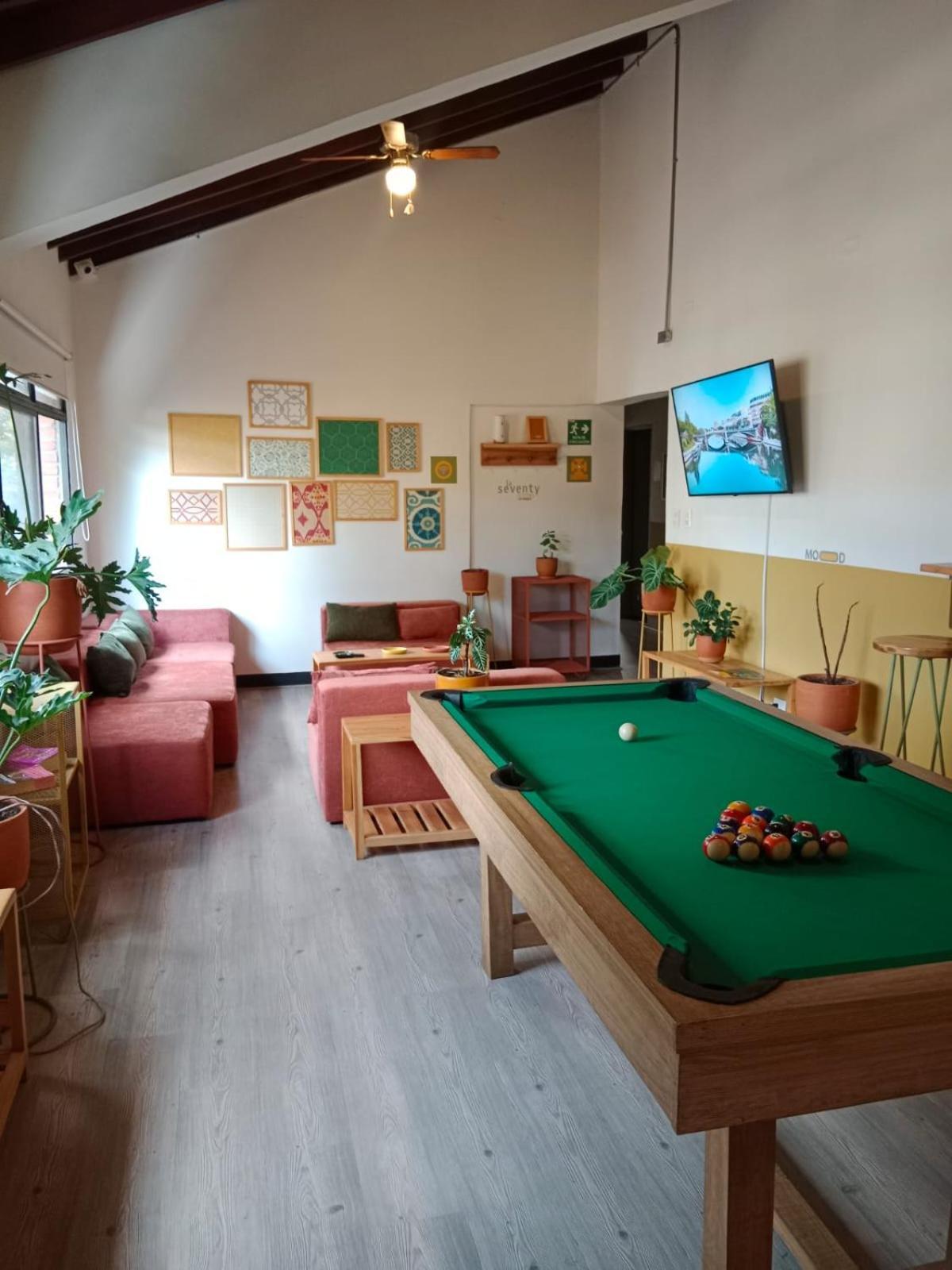 Apartment In La Seventy